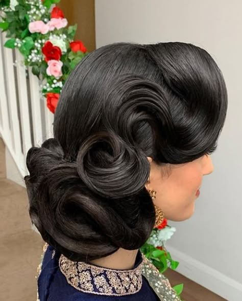 50s Inspired Wedding Hair, Vintage Hair Pieces For Wedding, Pinup Hair Wedding, Vintage Hairstyles Wedding Updo, Retro Wedding Hair Updo, 1940 Wedding Hairstyles, 30s Updo Hairstyles, Hollywood Curls Updo, Vintage Formal Updos