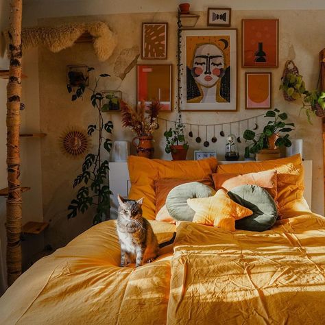 Bohemian Bedroom Decor Ideas, Inspiring Room Decor, Bohemian Bedroom Ideas, Bedroom Ideas For Small Rooms, Orange Rooms, Bedroom Stuff, Living Room Orange, Bedroom Orange, Bohemian Bedroom Decor