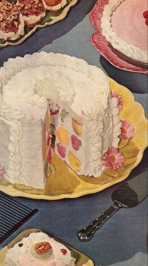 Heart Cake Designs, Vintage Cake Decorating, Vintage Heart Cake, Vintage Food Posters, Vintage Sweets, Vintage Dessert, Cake Decorating Ideas, Classic Cake, Heart Cake