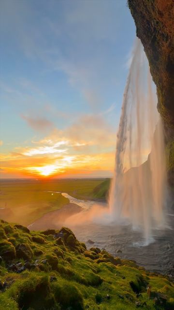 Great Wonders Of The World, Icelandic Summer Aesthetic, Iceland Vision Board, Iceland Aesthetic Wallpaper, Iceland Aesthetic Summer, Ice Land Aesthetic, Iceland Travel Aesthetic, Around The World Aesthetic, World Travel Aesthetic