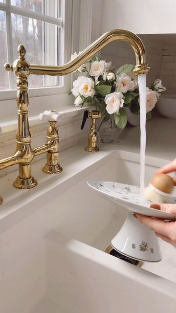 Grand Millennial Bathroom Decor, Grand Millennial Aesthetic, Preppy Grand Millennial Style, Grand Millennial Kitchen Decor, Grandmillennial Bathroom Decor, Traditional Glam Decor, Grandmellinial Decor, Grandmillenial Valentines Decor, Grandmillenial Wedding Decor