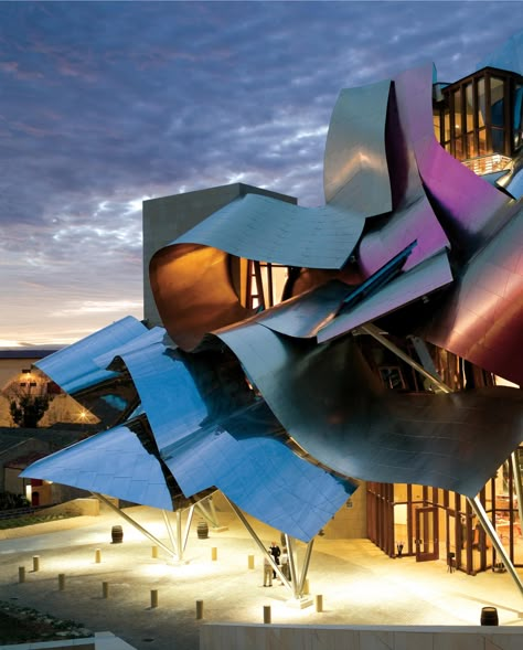 Frank Gehry House, Frank Gehry Architecture, Gehry Architecture, Deconstructivism, Urban Housing, Covered Walkway, Vitra Design Museum, Geometric Architecture, Corporate Image