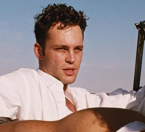 Vince Vaughn 90s, Italian Girl Aesthetic, Woman Relationship, Famous Art Paintings, Vince Vaughn, I Am A Simp, A Man In A Suit, Man In A Suit, Corny Jokes