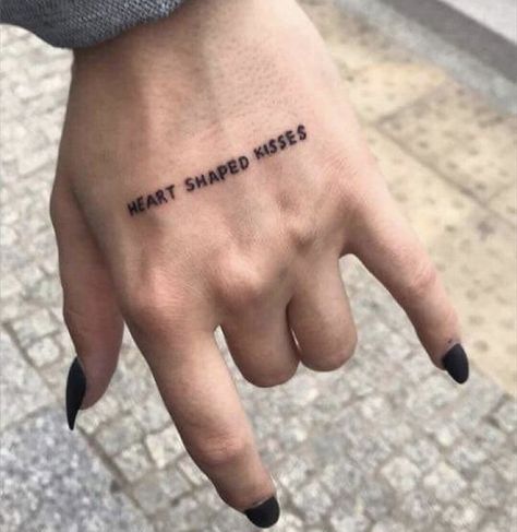 Best Tattoo Words, Word Tattoos On Hand, Hand Tattoo Images, Tattoos Dainty, Small Wave Tattoo, Hand Tatto, Tattoo Words, Red Tattoo Ideas, Small Finger Tattoos