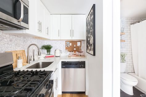 Tour the 500 Sq. Ft Apartment That Made Our Editors Gasp | The Everygirl 100 Sq Ft Kitchen, 450 Sq Ft Apartment, 650 Sq Ft Apartment, Minimalist Basement, 550 Sq Ft Apartment, 600 Sq Ft Apartment, 500 Sq Ft Apartment, Small Townhouse, 500 Sq Ft House