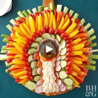 Thanksgiving Vegetable Tray, Food Thanksgiving Dinner, Veg Platter, Thanksgiving Vegetable, Dinner Ideas Thanksgiving, Halloween Garden Decorations, Thanksgiving Menu Ideas Traditional, Turkey For Thanksgiving, Cheap Diy Halloween Decorations