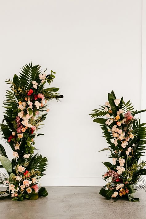 Earthy Tropical Wedding, Fall Tropical Wedding Flowers, Tropical Wedding Alter, Tropical Flower Arch, Tropical Ceremony Arch, Tropical Wedding Arch Ideas, Modern Tropical Wedding Decor, Wedding Arch Tropical, Tropical Wedding Backdrop