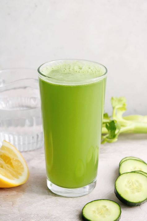 Cucumber Celery Juice, Celery Water, Kale Juice Recipes, Celery Juice Recipe, Kale Juice, Green Juice Recipe, Low Calorie Vegetables, Turmeric Juice, Fresh Cucumber