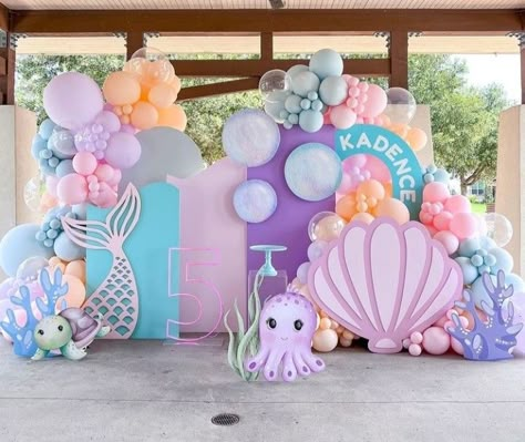 Mermaid Decorations Party, Baloon Garland, Mermaid Backdrop, Under The Sea Themed Party, Floating In The Ocean, Wedding Celebration Party, Mermaid Birthday Decorations, Ocean Birthday Party, Mermaid Birthday Party Decorations