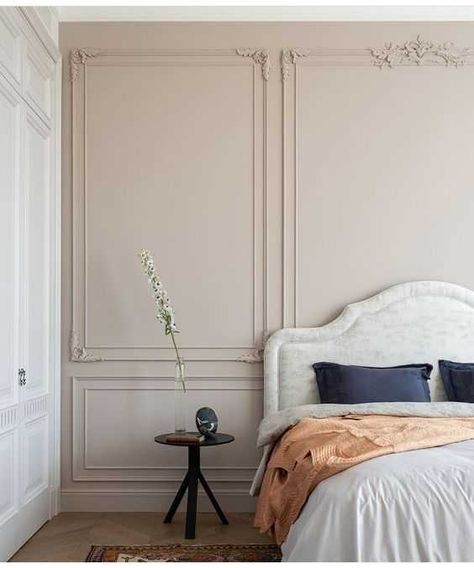 Parisian Style Wall Panelling, Moulding Bedroom Wall, French Moulding Bedroom, French Molding Wall, French Apartment, Neoclassical Interior, Diy House Renovations, Wall Molding, Home Room Design