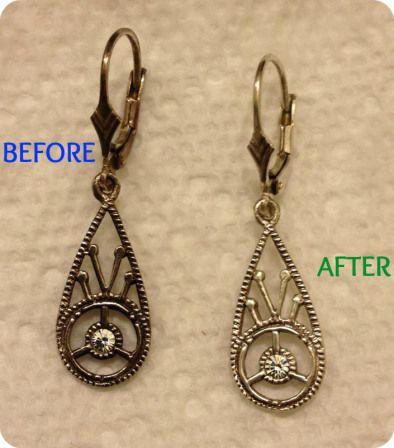 How to Clean Fake Jewelry - With toothpaste (not the gel one) It works on both fake silver and fake gold. Diy Jewelry Cleaner, Halo Ideas, Jewelry Cleaner Diy, Benfica Wallpaper, Clean Gold Jewelry, Ring Rosegold, Ideas Jewelry, Big Jewelry, Cleaning Silver Jewelry