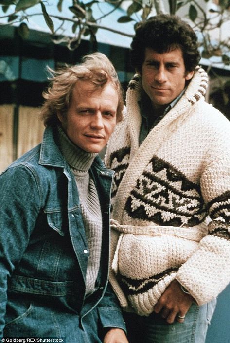 Back in the day: The actors pictured on the show's set in 1975, with David Soul (left) as Kenneth 'Hutch' Hutchinson and Paul Michael Glaser as David Michael Starsky Paul Michael Glaser, Starsky And Hutch, David Soul, Starsky & Hutch, Cop Show, Childhood Memories 70s, Actor Picture, Old Tv Shows, Vintage Tv