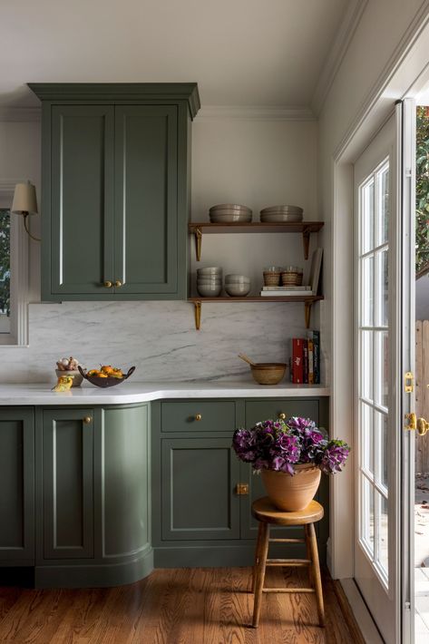 7th Avenue - Design Shop Interiors Plain English Kitchen, Green Cabinet, Dark Green Kitchen, Sage Green Kitchen, Cabinet Paint, Green Kitchen Cabinets, Cabinet Paint Colors, English Kitchens, Cottage Inspiration