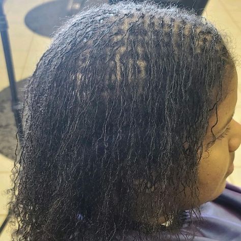 Microlocs Fine Low Density Hair, Sisterlocks Starter, Microlocs Starter, Starter Microlocs, Sista Locks, Baby Girl Hairstyles Curly, Loc Inspiration, Short Locs, Micro Locs