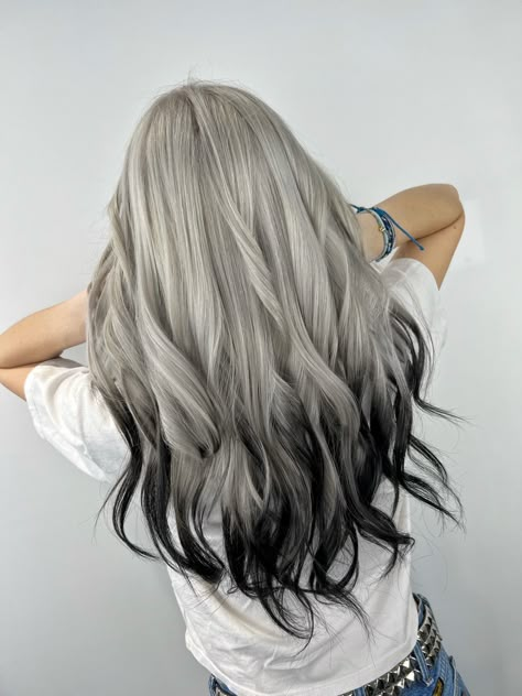 #ombre #creative #hairdesign #y2kaesthetic White Ombre Hair, Reverse Ombre Hair, Long Grey Hair, Black Hair Ombre, Grey Ombre Hair, White Hair Color, Grey Hair Inspiration, Hair Color Unique, Pretty Hair Color