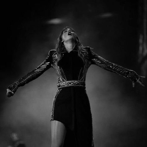 Reputation Taylor Swift, Stadium Tour, Red Taylor, Taylor Swift Album, Best Albums, Taylor Swift Lyrics, Taylor Swift 13, Taylor Swift Pictures, Black And White Pictures