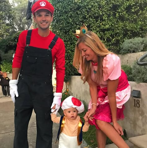 Calling All Families of 3: We Have the 41 Halloween Costume Ideas You’ll Want to Steal 3 Family Halloween Costumes, Family Halloween Photoshoot, Family Costumes For 3, Diy Fantasia, Family Themed Halloween Costumes, Meme Costume, Family Costume Ideas, First Halloween Costumes, Mario Costume