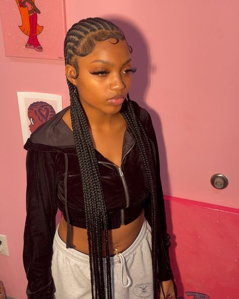 Straightback Cornrows Braids, Doing Braids, Styles With Braids, Small Feed In Braids, Small Cornrows, Cornrows Braids For Black Women, Feed In Braids Hairstyles, Feed In Braids, Cute Braided Hairstyles