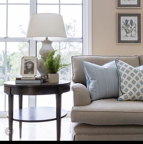 Hamptons Style Living Room, American Style Living Room, End Table Decor, Hamptons Living Room, Lounge Room Styling, American Style Interior, American Living Room, Side Table Styling, Room Side Table