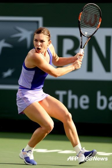 Simona Halep is a Romanian professional tennis player 2019-08-23 Female Tennis, Simona Halep, Dynamic Pose, Action Pose Reference, People Poses, Open Day, Female Pose Reference, Anatomy Poses, Human Reference