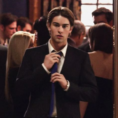 Nathaniel Archibald, Gossip Girl Characters, Nate Gossip Girl, Gossip Girl Nate, Chase Crawford, Blair And Serena, Gossip Girl Aesthetic, Music Cover Photos, Nate Archibald