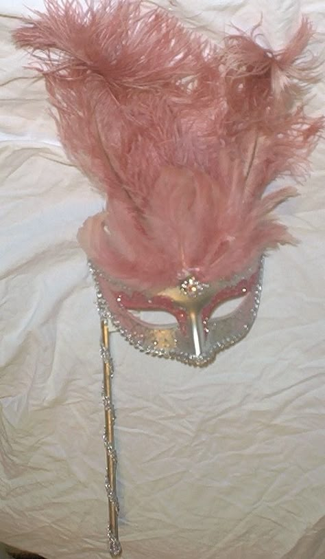 Masquerade Ball Dresses And Masks, Masquerade Party Aesthetic, Pink Masquerade Mask, Masquerade Aesthetic, Masquerade Outfit Ideas, Mascarade Ball, Sweet 16 Masquerade Party, Mask Ball, Masquerade Outfit