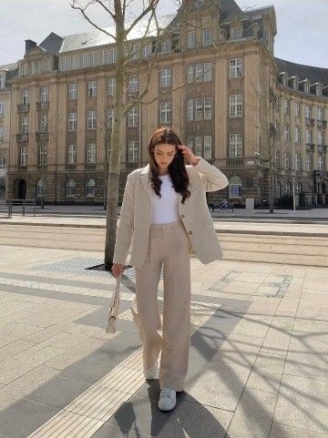 Fall outfits Cream Formal Outfit, Cream Trouser Outfit Women, Cream Outfit Hijab, Cream Blazer Outfits For Women, Cream Trousers Outfit, Cream Blazer Outfit, Kuliah Outfit, White Trousers Outfit, Conference Outfit