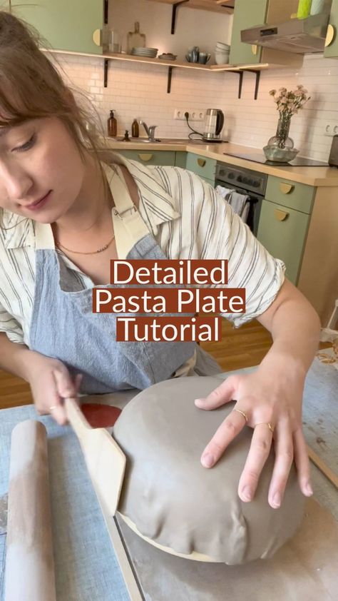 ✨Here’s an extended Pasta Plate Tutorial 🧑‍🎨 Im sharing some tips and tricks with you hobby potters 🥰 Spreading the clay with the spatula… | Instagram How To Make A Ceramic Bowl, Handbuilt Pottery Bowls, How To Paint Pottery Ceramics, Small Hand Built Pottery Ideas, Pottery Pasta Bowls Handmade, New Pottery Ideas, Beginner Pottery Ideas Hand Building, Ceramic Pasta Plate, Pottery Building Ideas