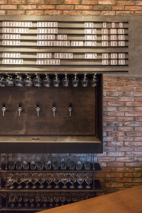 Taproom Design Brewery, Beer Tap Display, Beer Bar Design, Taproom Ideas, Brewery Interior, Craft Beer Shop, Brewery Bar, Bar Restaurant Interior, Brew Bar