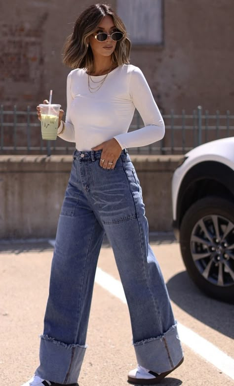 Dark Denim Outfit, Cuffed Jeans Outfit, Denim Jeans Outfit, Wide Leg Jeans Outfit, Outfits Con Jeans, Jeans Outfit Fall, Jeans Outfit Winter, Trendy Denim, Denim Looks