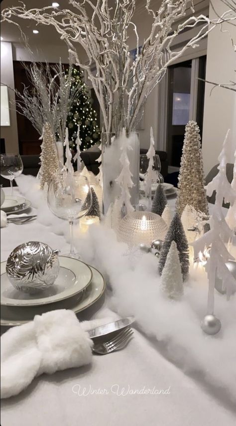 Winterwonderland Table Centerpiece, Elegant Winter Wonderland Decorations, White Christmas Decorating Ideas Winter Wonderland Table Decorations, Christmas Decor Ideas Silver And White, Fake Snow Table Decor, Faux Fur Table Runner Christmas, Winter Wonderland Entryway, Snow Table Decorations, Boujee Christmas Party