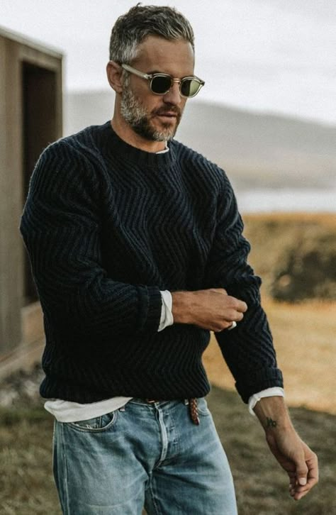 Wave Sweater, Older Mens Fashion, Men Over 50, Stylish Men Casual, Mens Fashion Casual Outfits, Stylish Mens Outfits, His Style, Men Fashion Casual Outfits, Man Fashion