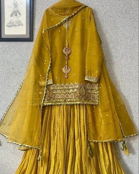 For Order inbox us Haldi Garara Dress, Bridal Mehndi Dresses Ideas, New Mehndi Dress Design, Mayoun Dresses, Dolki Outfits, Mehndi Suit Designs, Mehndi Dress Ideas, Mehndi Dresses Pakistani, Mehndi Dress Designs