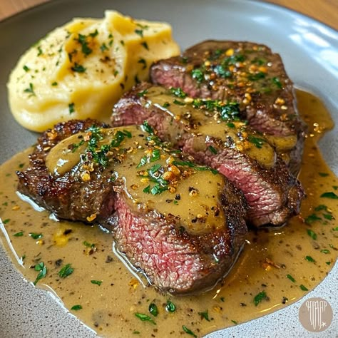 Victoria Hudson | 🥩 Beef Steak with Garlic Butter Treat yourself to this succulent beef steak, perfectly seasoned and topped with flavorful garlic butter.... | Instagram Steak Vegetable Sides, Steak Recipes Healthy, Steak With Garlic Butter, Fancy Foods, Food Prepping, Beef Steaks, Foreign Food, Steak Dinner, Beef Steak