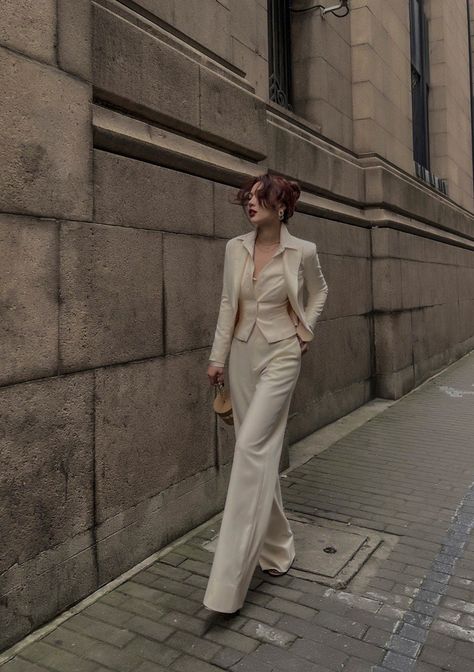 Woman Suit Fashion, Classy Work Outfits, Stylish Work Outfits, Moda Vintage, 가을 패션, Wide Pants, Professional Outfits, Suit Fashion, Casual Style Outfits