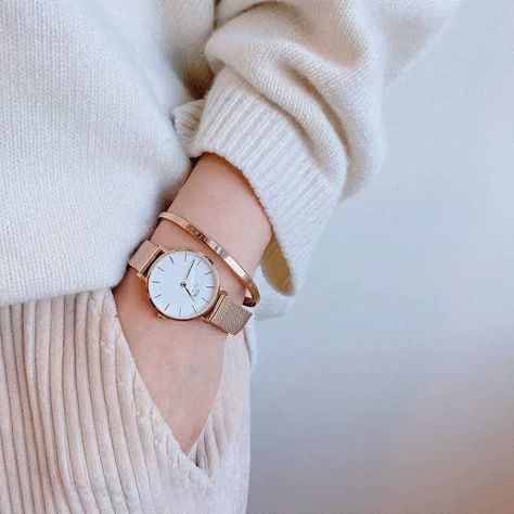 Trendy Watches Women, Daniel Wellington Classic Petite, Elegant Watches Women, Daniel Wellington Petite, Watches Women Simple, Pretty Watches, Eggshell White, Gold Bangles For Women, Trendy Watches