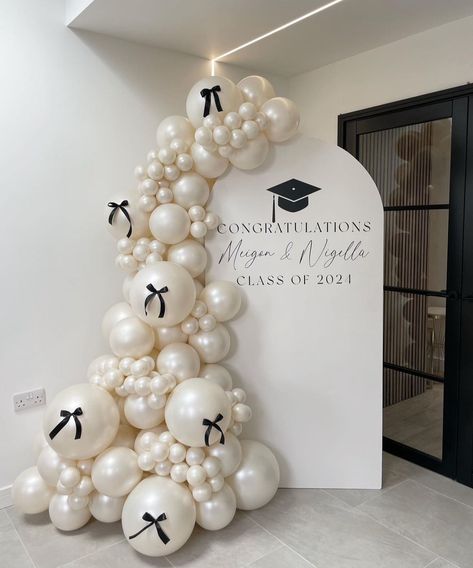 Congrats Grad Balloons, Graduation Party Doctorate, Neuroscience Graduation Party, Graduation Nursing Party Ideas, Intimate Graduation Party Ideas, Graduation Party Nursing, Medical Graduation Party Ideas, Graduation Set Up, Nursing Graduation Party Decorations