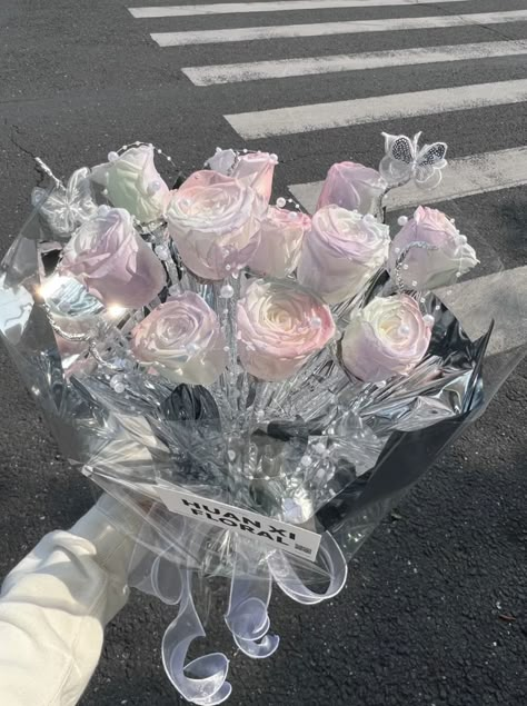 Bouquet Of Pink Roses, Pretty Flowers Pictures, Luxury Flower Bouquets, Boquette Flowers, Bouquet Of Roses, Nothing But Flowers, Flower Therapy, 背景 シンプル, Beautiful Bouquet Of Flowers