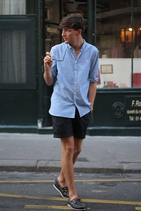 casually cool Men Streetstyle, Weekend Fashion, Mens Summer Outfits, Black Shorts Men, Short Men Fashion, Shorts Style, Men Street, Mens Fashion Summer, Fashion Mens