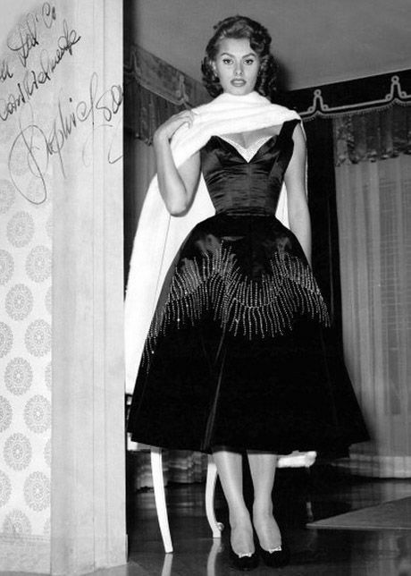 50s Glamour, Wedding Dress Black, Robes Glamour, Vintage Hollywood Glamour, Sofia Loren, Glamour Vintage, Classic Actresses, 1950s Style, Rita Hayworth