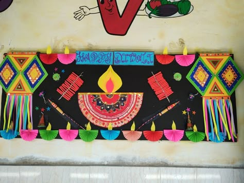 Diwali Board Ideas For School, Selfie Point For Diwali In School, Diwali Craft For Board Decoration, Diwali Class Board Decoration, Happy Diwali Decoration Ideas, Diwali Craft For School Decoration, Soft Board Decoration For Diwali, Classroom Diwali Decoration, Diwali Stage Decoration In School