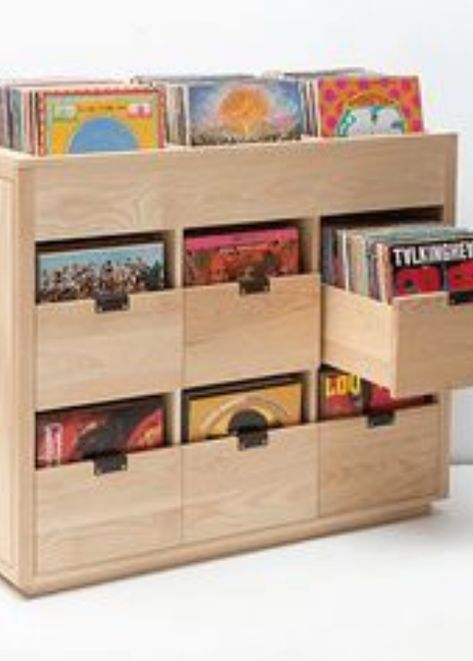 25 Creative DIY Vinyl Storage Idea for Easy Organizing Diy Vinyl Storage, Lp Regal, Vinyl Record Storage Shelf, Vinyl Record Furniture, Audio Cabinet, Record Crate, Record Storage Cabinet, Vinyl Room, Record Room