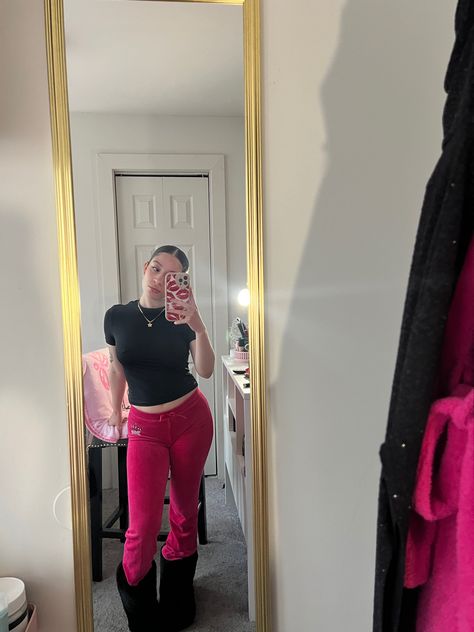 Pink Velour Pants Outfit, Juicy Couture Sweatpants Outfit, Juicy Pants Outfit, Pink Track Pants Outfit, Juicy Couture Pants Outfit, Velour Pants Outfit, Juicy Pants, Pink Pj Pants, Flare Outfit