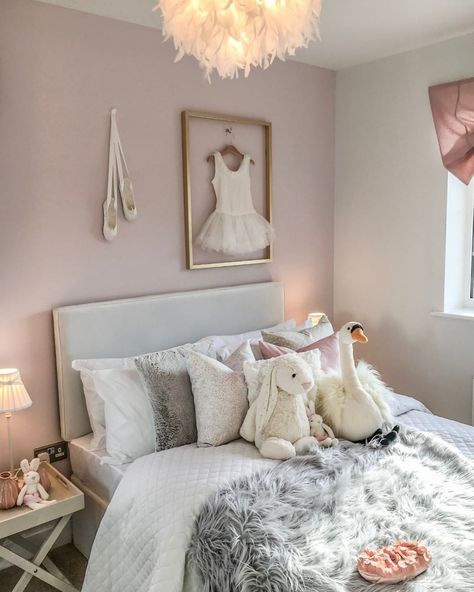 59 Likes, 0 Comments - Artspace Interior Design LTD (@artspaceinteriordesign) on Instagram: “This ballerina inspired bedroom is full of texture, making it extra cosy and fun. Designed and…” Ballerina Room Decor Ideas, Dance Themed Bedroom Ideas, Dance Inspired Bedroom, Dance Theme Bedroom, Ballerina Themed Bedroom, Ballerina Toddler Room, Ballet Themed Bedroom, Ballet Bedroom Ideas, Ballerina Room Ideas