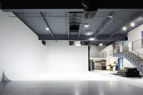 Studio Warehouse, Photography Studio Spaces, Photo Studio Design, Commercial Photography Studio, Photography Studio Design, Studio Building, Photography Studio Setup, Studio Floor, Studio Layout