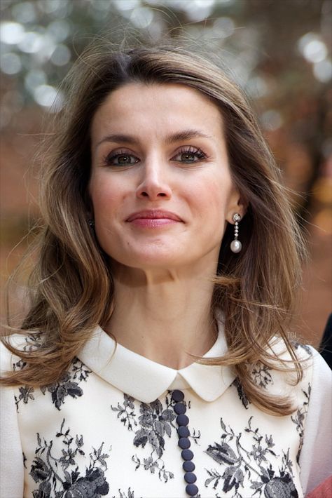 National Day Diamonds and Pearls for Queen Letizia of Spain Te Extrano, Kate Winslate, Queen Leticia, Sheikha Mozah, Royal Marriage, Princess Of Spain, Spanish Royalty, Princess Letizia, Queen Margrethe Ii