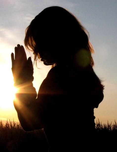 A Prayer to My Future Self Prayer Pictures, Christian Photography, Prayer Images, Fulton Sheen, Children Praying, Bride Of Christ, Emotional Photography, Shadow Pictures, Praying Hands