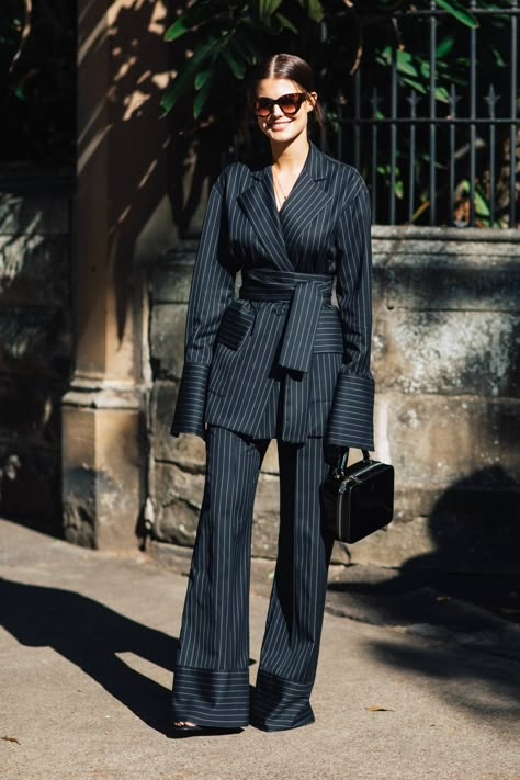 Street Style Skirt, Sydney Fashion Week, Street Style 2018, Outfit Essentials, Wonder Women, Woman Suit Fashion, Vogue Australia, Street Style Trends, Looks Black