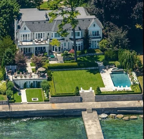 Old Money House, Hamptons Summer, Dream Beach Houses, Large House, Hamptons House, Luxury Homes Dream Houses, Waterfront Homes, Dream House Interior, Dream House Exterior