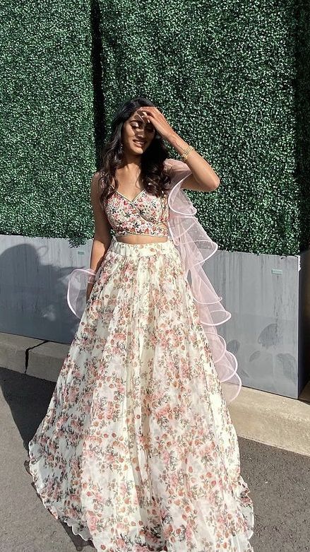 Ghagra Choli Aesthetic, Floral Lengha Choli, Lengha Outfit Ideas, Simple Lehenga Choli For Teens, Lehenga For Farewell Party, Lehenga For Cousin's Wedding, Bridesmaid Lehenga Sisters Simple, Bridesmaid Outfit For Engagement, Decent Lehenga Designs